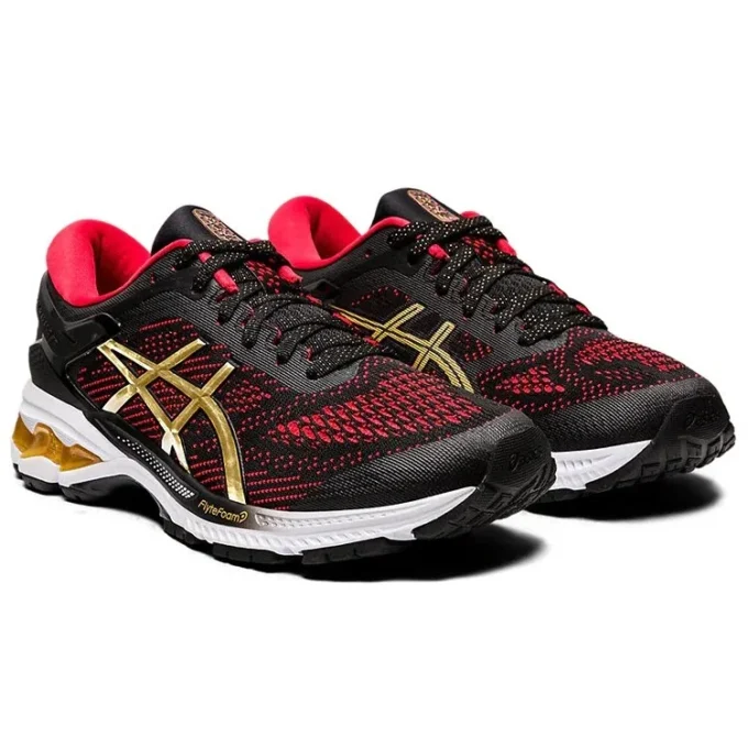 Gel-Kayano 26 «Negro, rojo y dorado»