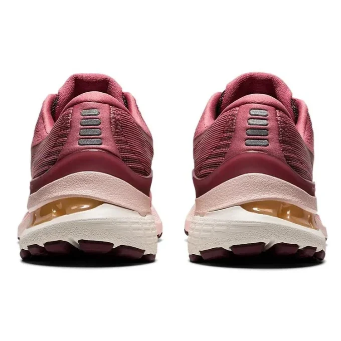 Gel-Kayano 28 «Smokey Rose»
