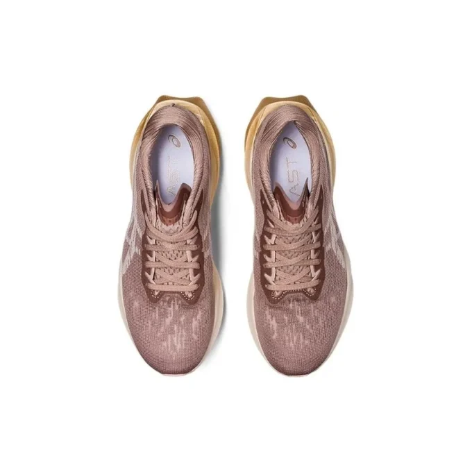 Novablast 3 «Fawn Mineral Beige»