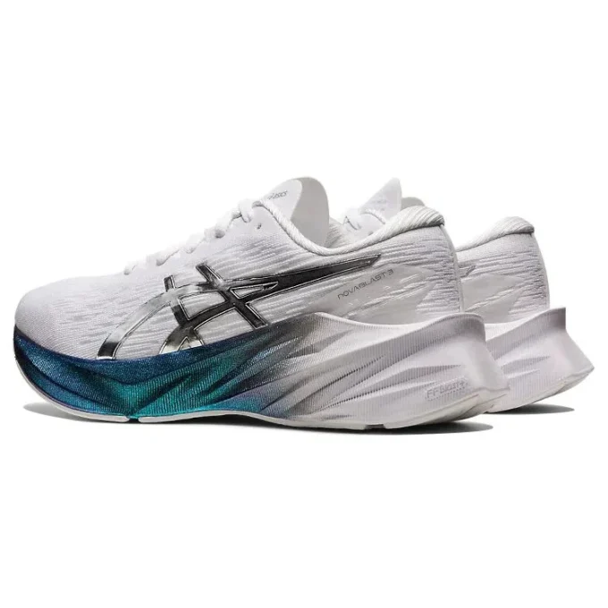 Novablast 3 Platinum «White Metallic Blue»