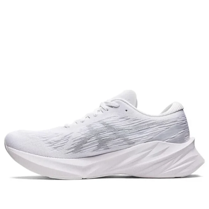Novablast 3 «White Piedmont Grey»