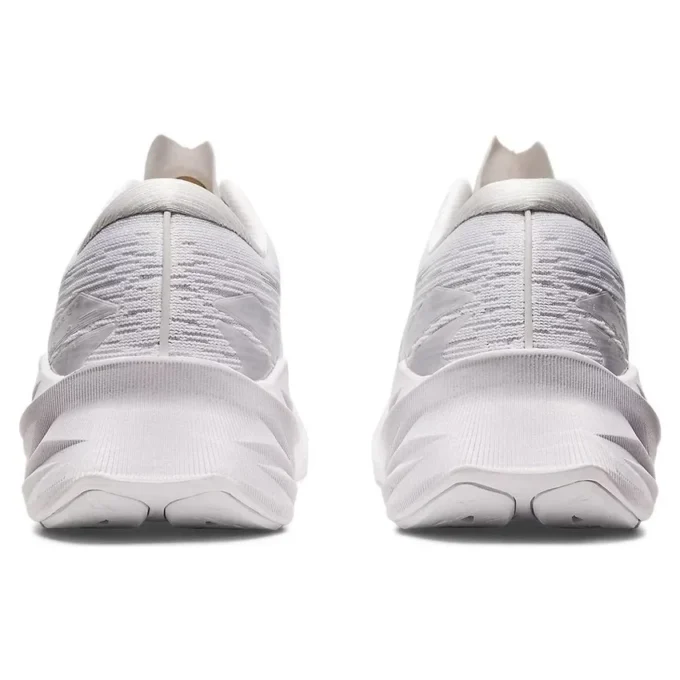 Novablast 3 «White Piedmont Grey»