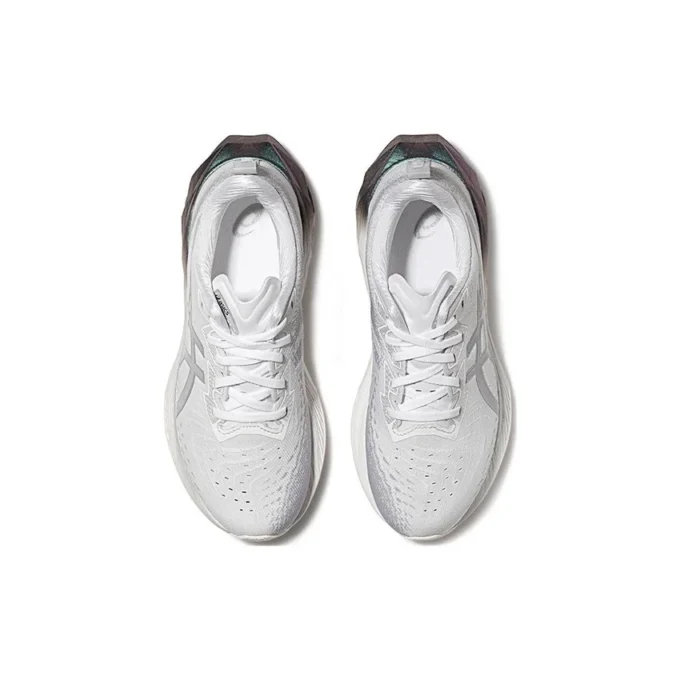 Novablast 4 Platinum «Real White Pure Silver»