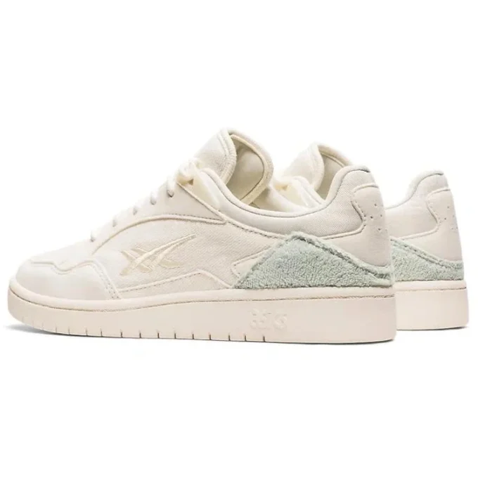 Skycourt «Cream Lichen Rock»