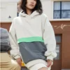 Sudadera con capucha Sherpa de bloques de color «Beige»